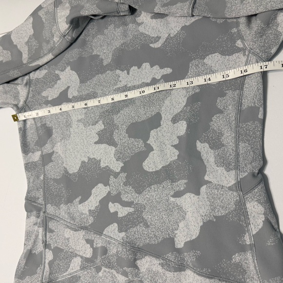 Lululemon Close to Crossing Gray Camo Crossover Hem Long Sleeve Shirt Size 8 - Picture 13 of 15